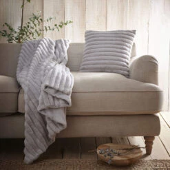 Morritz Grey Faux Fur Throw -Housingunits 1af12f44d8354cc8a2106161a9159235