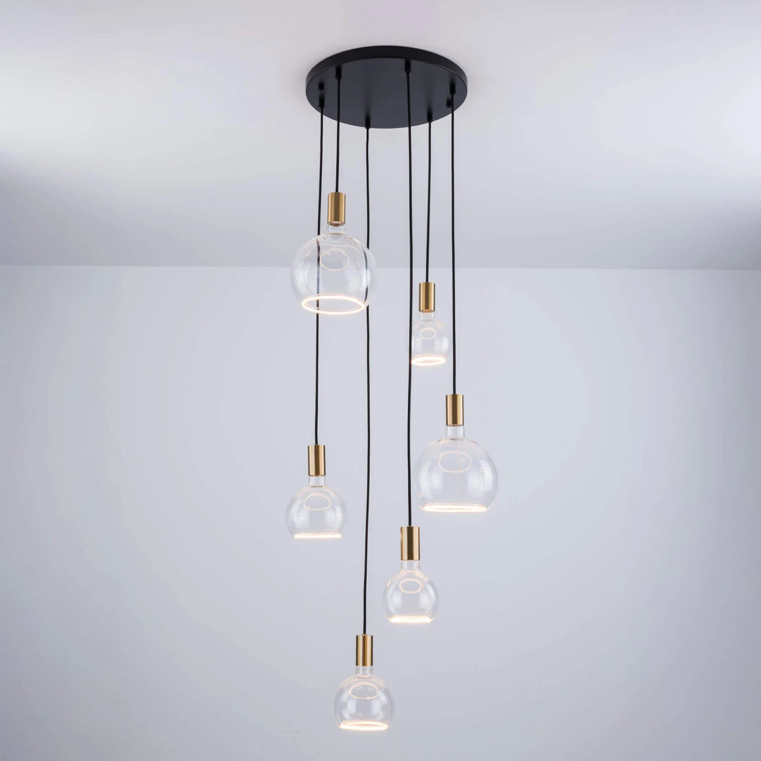 Aura Clear Glass LED 12.5cm Sphere Bulb 5 Aura Clear Glass LED 12.5cm Sphere Bulb - Image 5