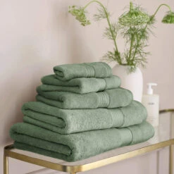 Supreme Hygro Bay Leaf Bath Sheet -Housingunits 6e97c7229e4f6781e032813d655a9919