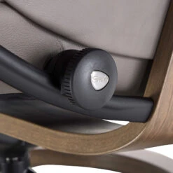 Stressless Mayfair Medium Leather Recliner Chair & Footstool In Velaro Grey With Smoked Oak Signature Base -Housingunits 7193ae2b692c70823093adb2a0386ac7 1