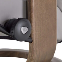 Stressless Medium Consul Leather Recliner Chair & Footstool In Batick Platinum Grey With Smoked Oak Classic Base -Housingunits a499012a19d6d04ad0be343134af9114 1