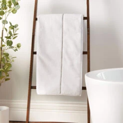 White Satin Stitch Hand Towel 7 White Satin Stitch Hand Towel -Housingunits bc7ddefd3d5a3cf468e32e4e98614dbe