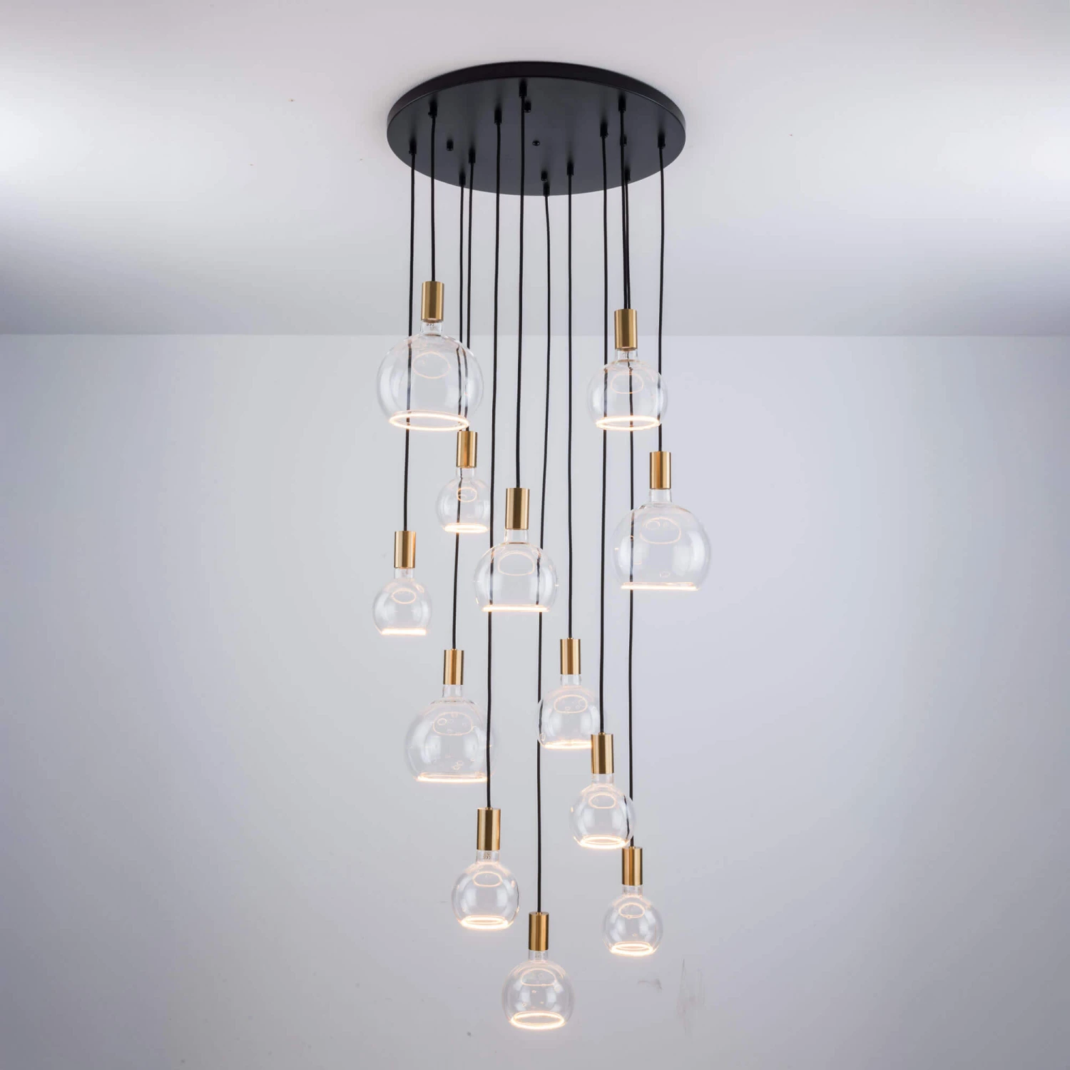 Aura Clear Glass LED 12.5cm Sphere Bulb 6 Aura Clear Glass LED 12.5cm Sphere Bulb - Image 6