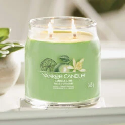 Medium Vanilla Lime Yankee Candle