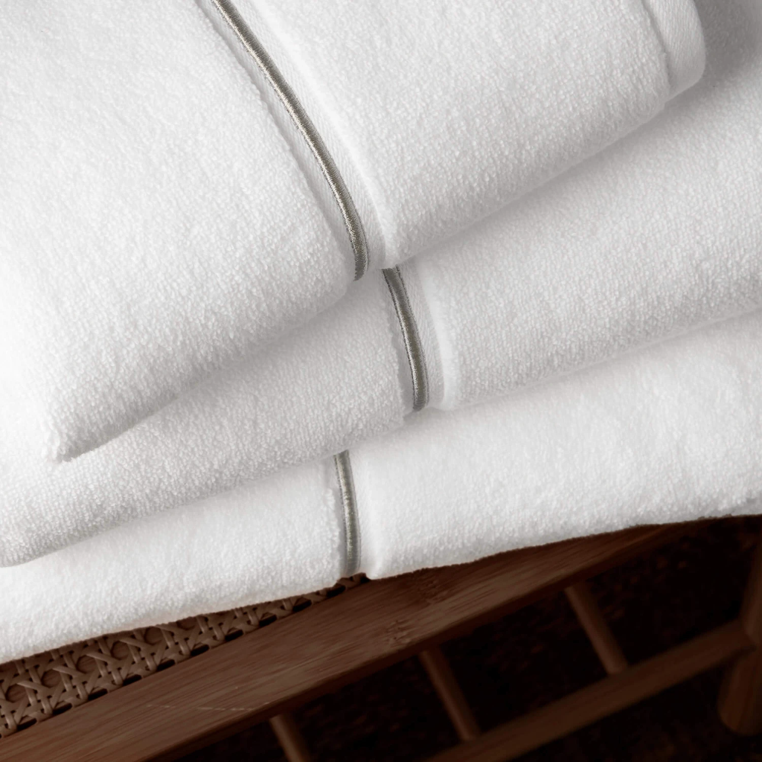 White Satin Stitch Bath Towel 4 White Satin Stitch Bath Towel - Image 4
