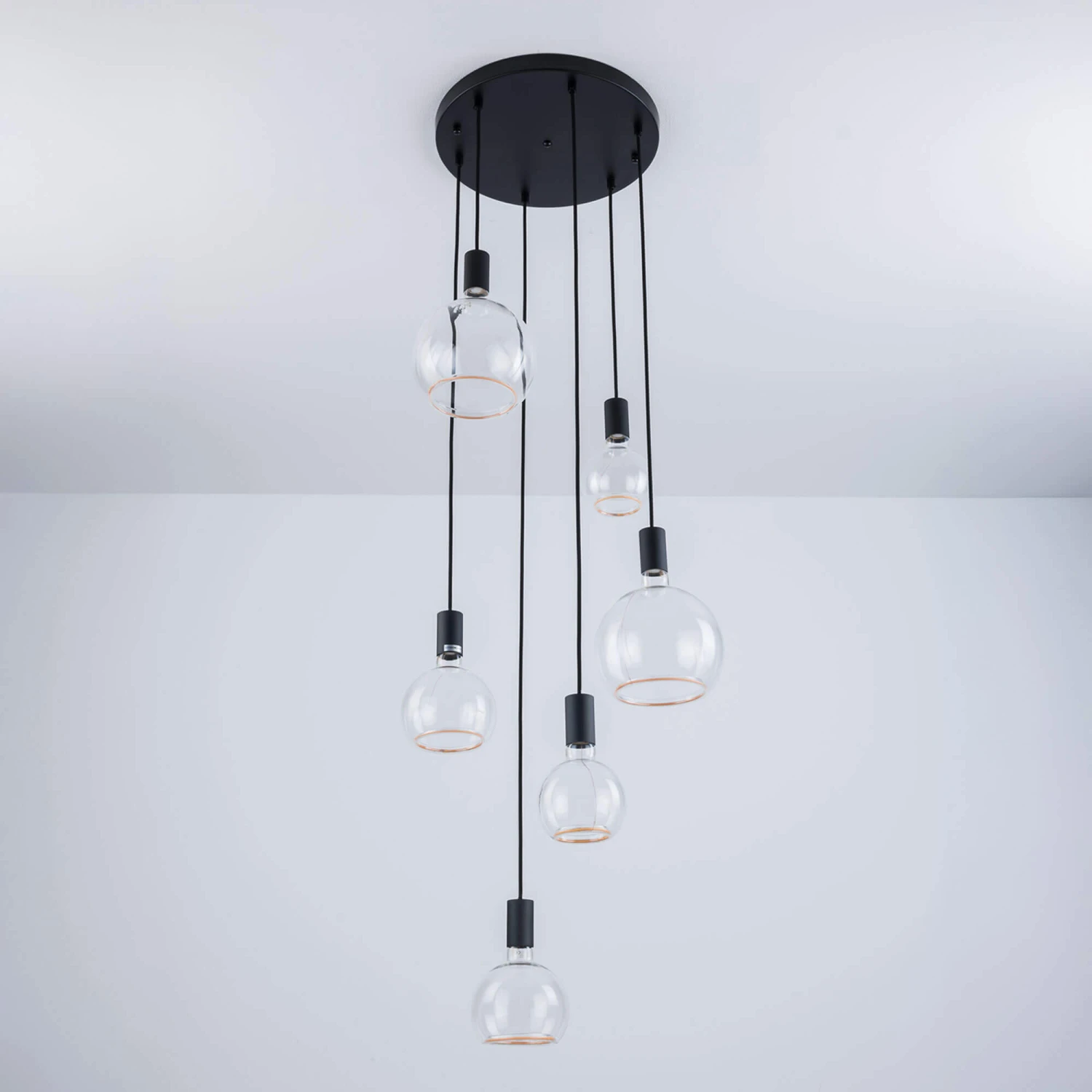 Aura Clear Glass LED 12.5cm Sphere Bulb 4 Aura Clear Glass LED 12.5cm Sphere Bulb - Image 4